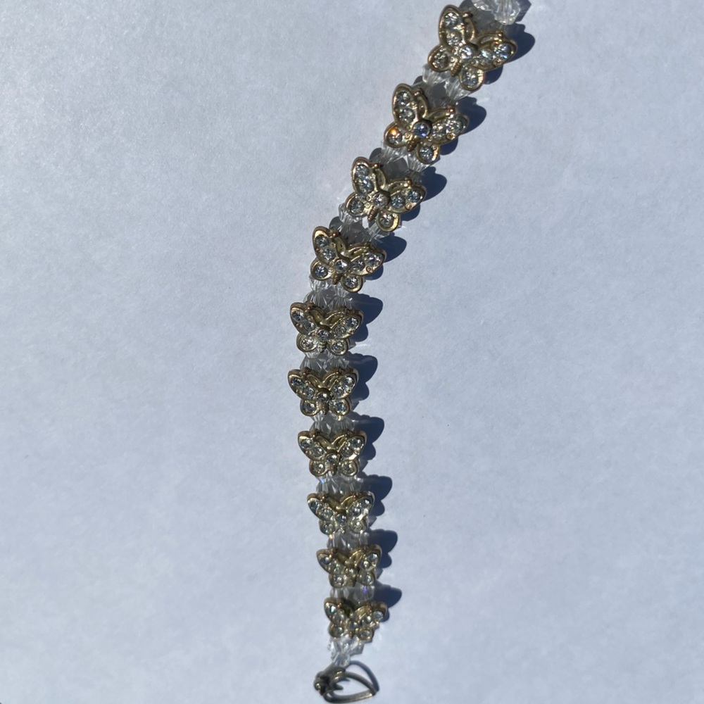 Vintage Rhinestone Butterfly Silver Tone Bracelet With Clasp & Heart - Picture 3 of 7